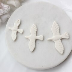 Подвеска Птица голубь,белый, S, 35*22 мм, S021