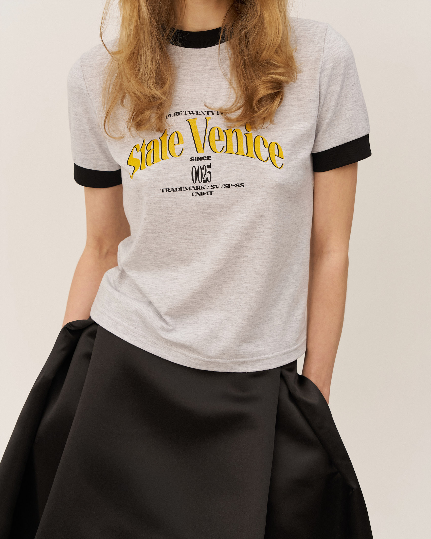 Приталенная футболка из облегченного хлопка