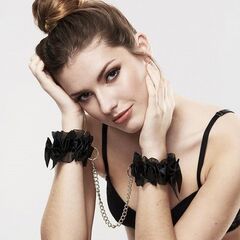 Черные наручники FROU FROU с цепочкой - 