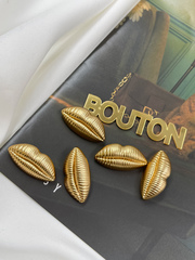 Пуговицы Скиап. объемные золотые губы