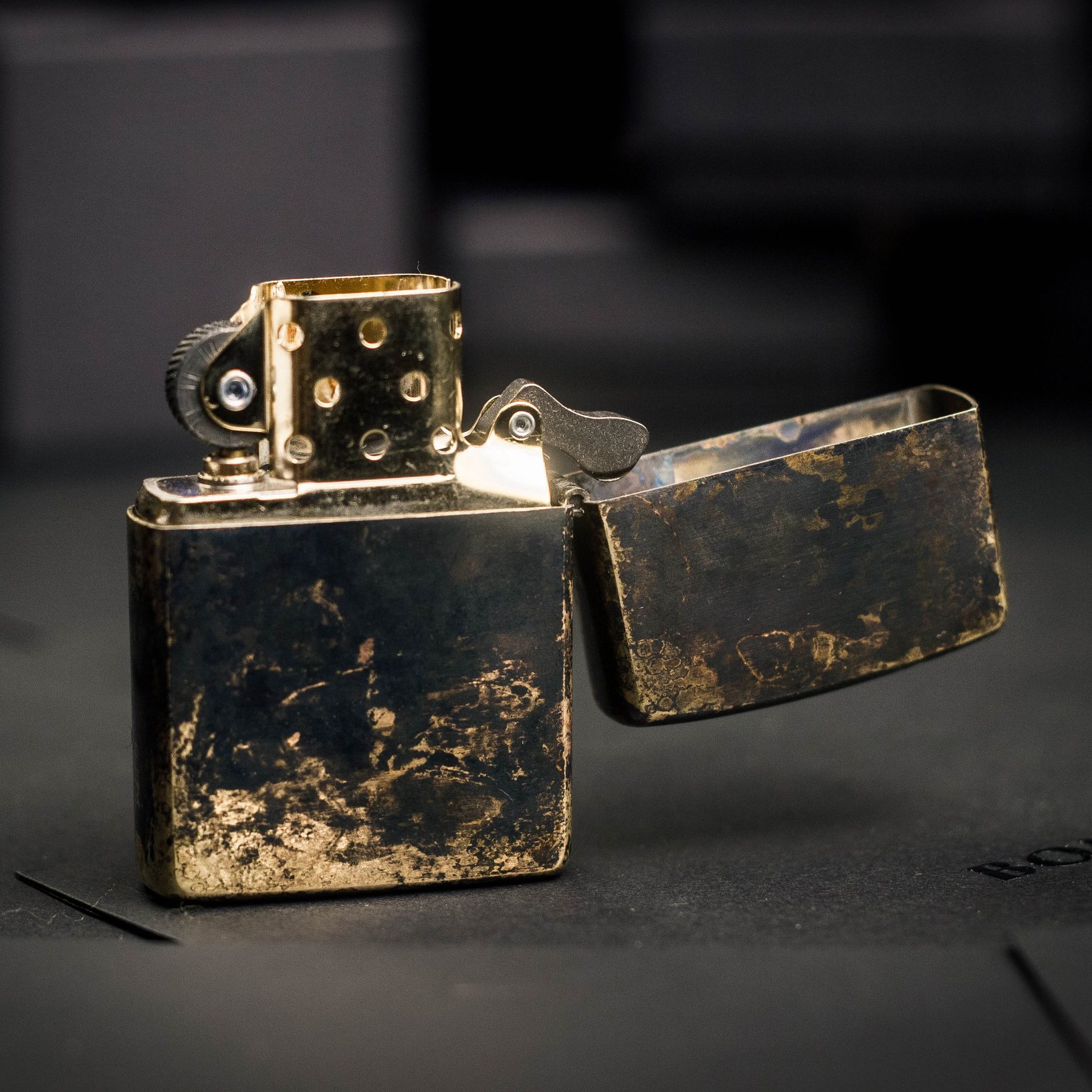 Зажигалка zippo оригинал. Zippo 24306 PB. Зиппо 21215. Zippo 24469. Бронзовая зажигалка Zippo.