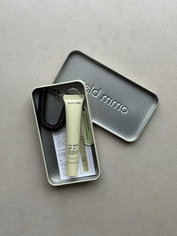 Набор: увлажняющий бальзам-блеск для губ с пептидами в кейсе с брелком