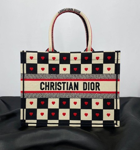 Сумка Dior Book Tote Dioramour, модель маленького формата