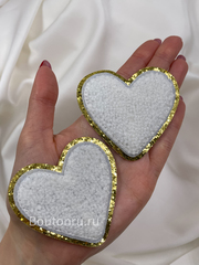 Нашивка сердце белое махровое с золотистыми пайетками