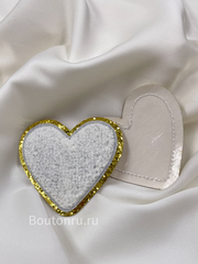 Нашивка сердце белое махровое с золотистыми пайетками