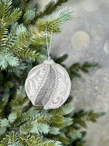 Шар резной 10см ChristmasDeLuxe premium collection белый/серебряный