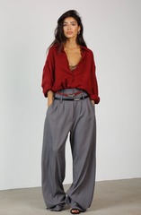 Брюки палаццо с двойным ремнем серые