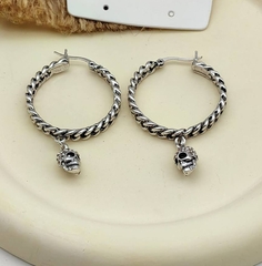 20415 -Серьги-конго овальные Alexander McQueen в форме цепи с подвесками ЧЕРЕПА