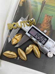 Пуговицы Скиап. объемные золотые губы