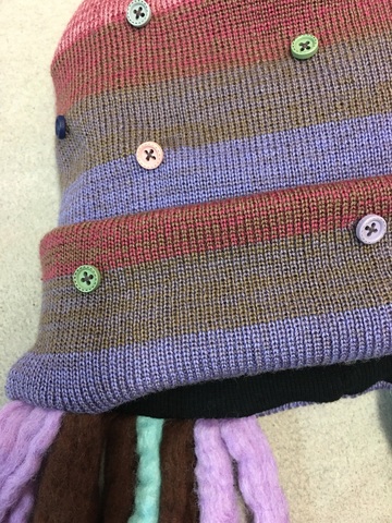 Шапка с разноцветными дредами в коричнево-фиолетовой гамме