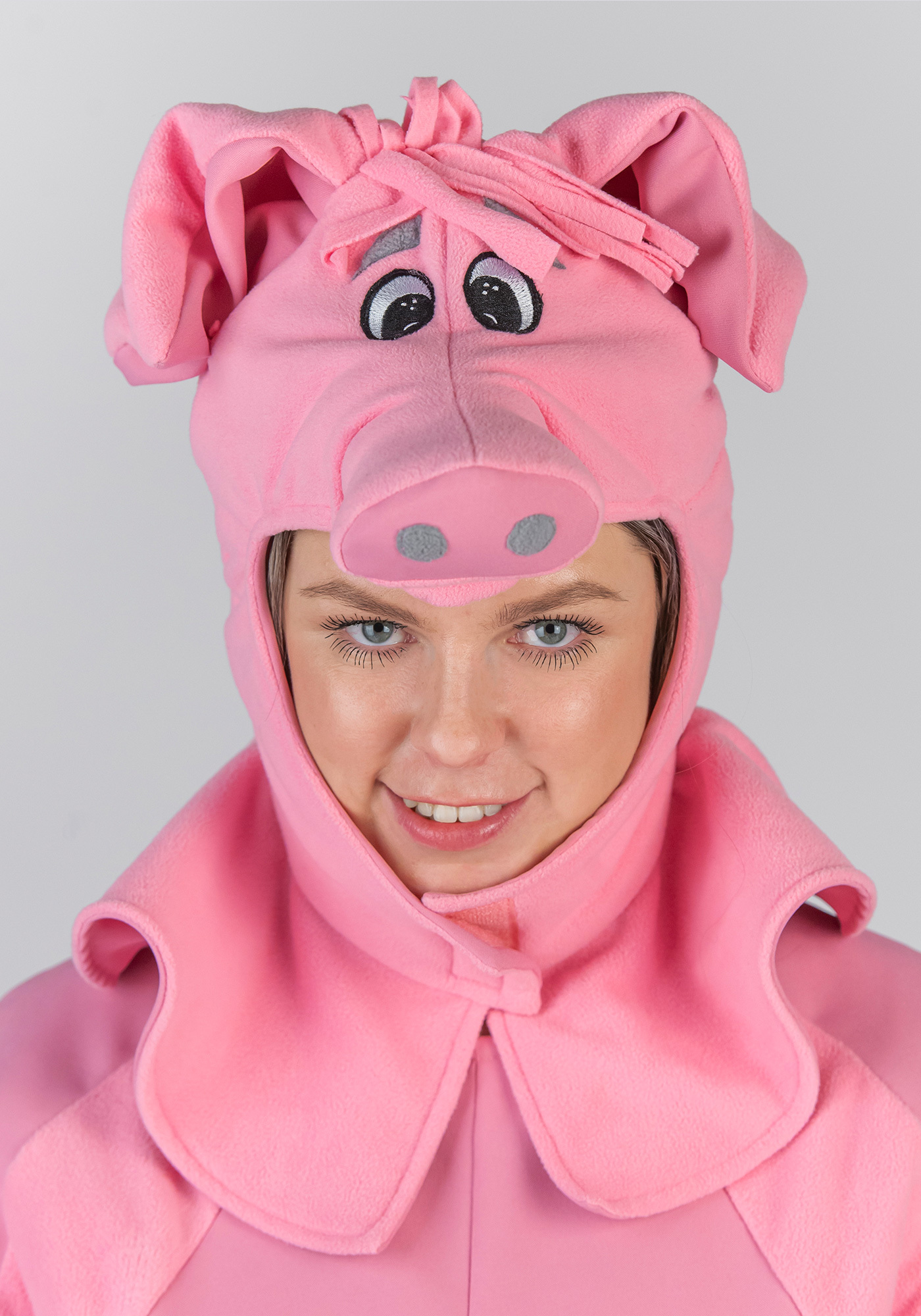 Из чего можно сшить новогодний костюм свиньи, какие материалы и принадлежности понадобятся?