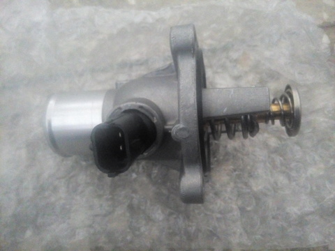 ТЕРМОСТАТ CRUZE, AVEO В СБОРЕ С ДАТЧИКОМ ДВИГАТЕЛЬ D4 ATC (МЕТАЛЛ)