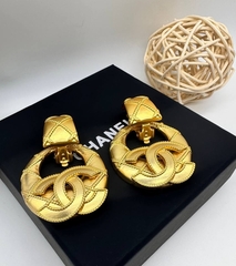 Серьги крупные CHANEL из латуни с круглыми подвесками