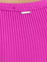 Топ из трикотажа в широкий рубчик  D43.191 (118806)