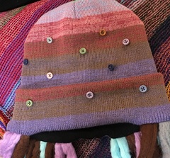 Шапка с разноцветными дредами в коричнево-фиолетовой гамме
