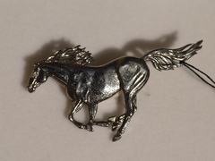 Лошадь (брошь из серебра )