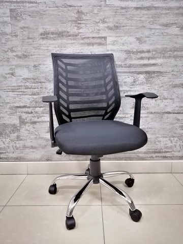 Кресло офисное Gefool (для персонала, компьютерное), регулировка высоты, на колесиках, с подлокотниками, черная сетка