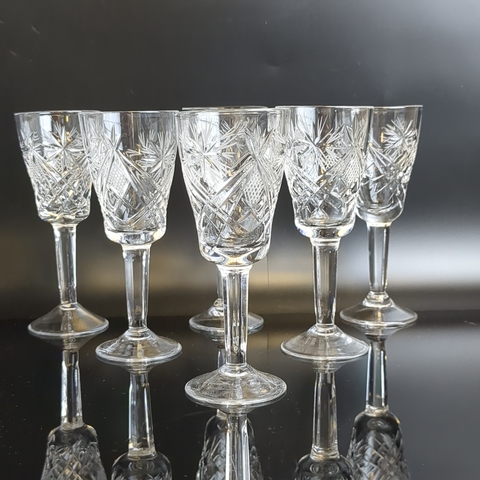 Рюмки на ножках набор из 6 штук изящные с алмазной гранью и геометрическим орнаментом, 12.7 см, (объём-? мл), винтаж СССР 1970-1990 гг