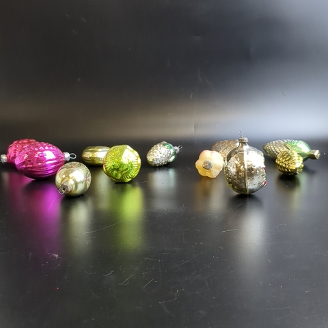 Ёлочные игрушки набор из 11 разных штук, шишки, фонарики, шарики и др, стекло, подвесные, винтаж времён СССР 1960-1980 гг. Советские ёлочные игрушки и украшения. Состояние и комплектация на фото.