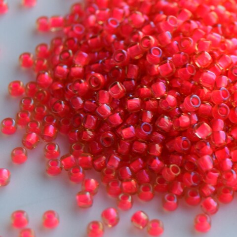 Бисер Тохо круглый 11/0 0979 оранжево-розовый неоновый/Toho round