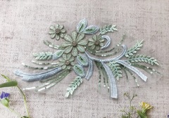 Пришивной элемент "Цветы на сетке", р. 28х18 см