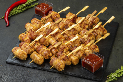 Куриное филе в беконе «Пикант» с соусом сальса, 20 шт.