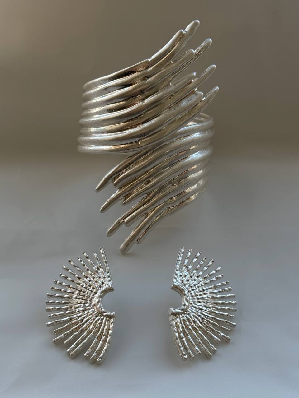 Браслет под серебро острые грани