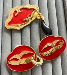 Стильная брошь ГУБЫ (LIPS) в стиле Schiaparelli