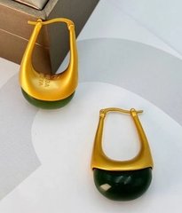 sergi-kapli-s-cvetnoj-vstavkoj-v-stile-bottega