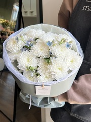 Сборный букет из хризантемы и оксипеталума