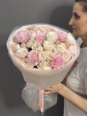 Дуо-букет с кустовыми пионовидными розами и диантусами