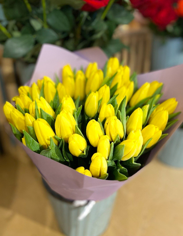 Букет из 51 жёлтого тюльпана Стронг Голд