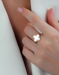 Кольцо Trendy Gold клевер из золота 585 пробы с перламутром