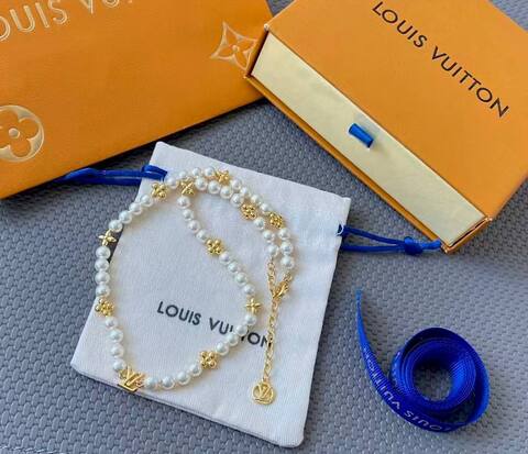 Колье Louis Vuitton жемчужинками