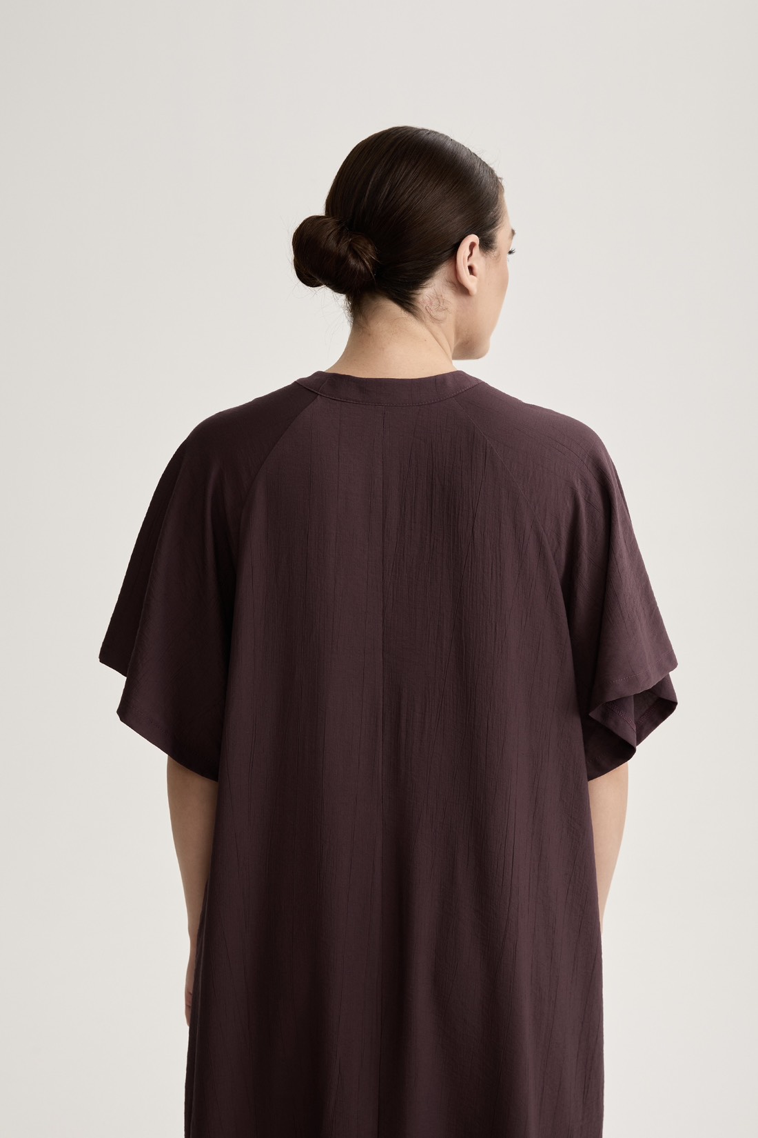 Платье-туника из жатой вискозы, трюфель