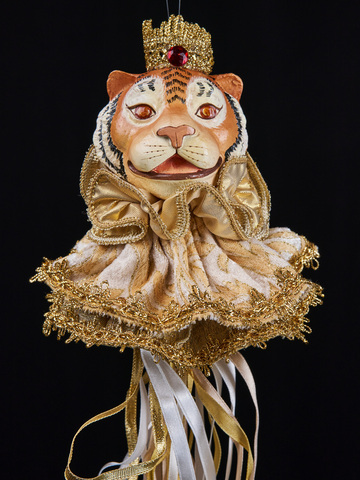 Елочная игрушка Тигр 18х33см ChristmasDeLuxe платина