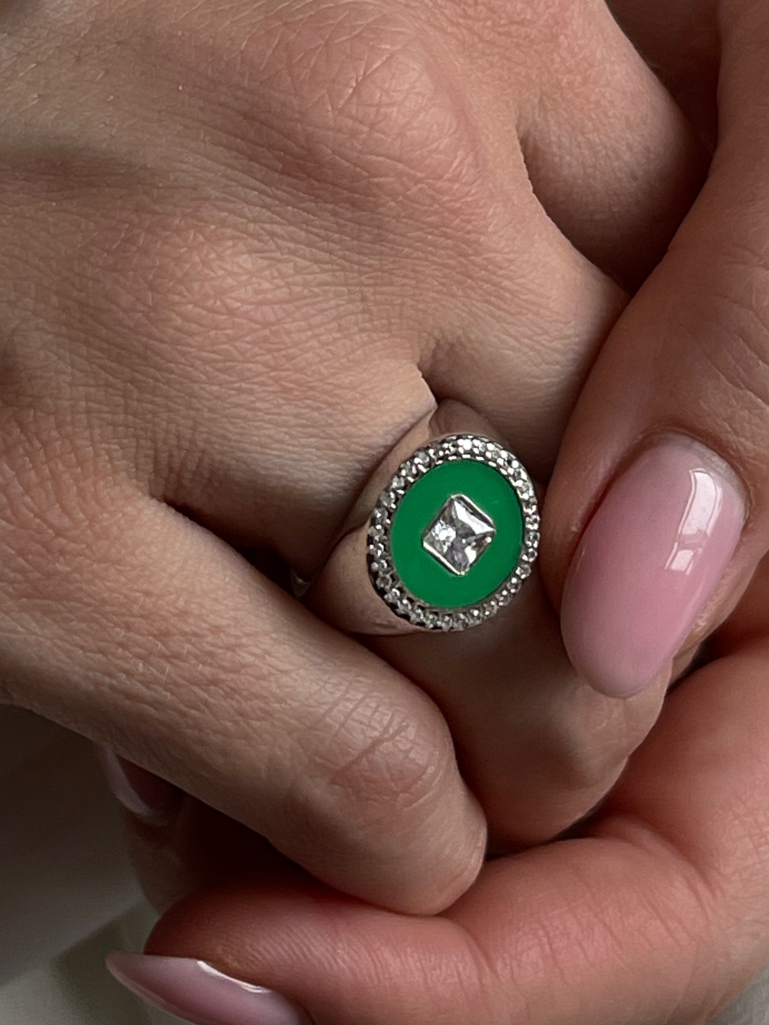 Кольцо Сайн, серебро 925, зеленая эмаль