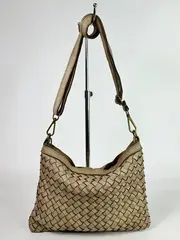 Женская сумка-клатч из натуральной кожи бежевого цвета