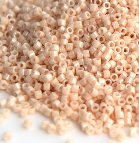 DB-0204 Бисер цилиндрический Миюки делика 11/0 /Miyuki delica 11/0 Ceylon Antique Beige