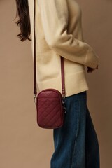 Сумка кожаная на плечо кросс-боди бордовая
