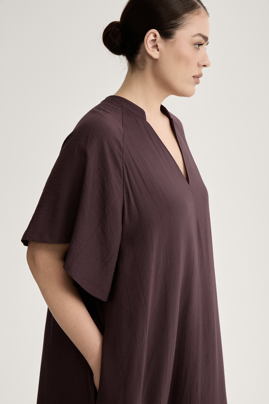 Платье-туника из жатой вискозы, трюфель