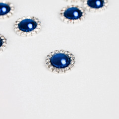 Кабошон - украшение со стразами и жемчужиной круглое, цвет синий жемчужный, 1,5 см, металлическое, 10 шт.