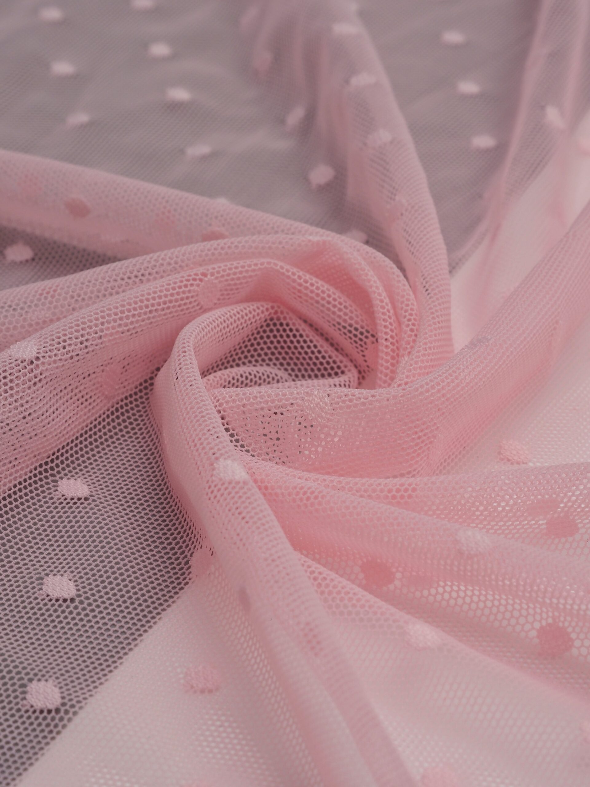 Сетка эластичная нежно-розовая в горошек отрезом 75х50 см