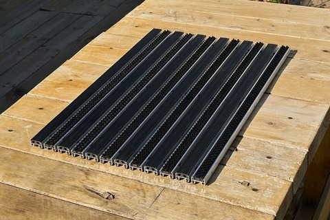 Придверная решетка Gidrolica Step – резина + щетка, 390×590 мм