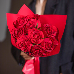 Букет 9 роз Кения 40 см в пленке красные