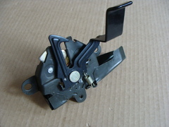 замок капота Geely MK  1018005657