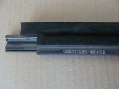 уплотнитель опускного стекла наруж. нижний передней двери правый Geely MK  1018004791