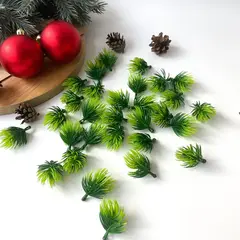 Еловая ветка, еловая лапка Мини искусственная, оттенки зеленого, декор зимний 4,5 см, БОЛЬШОЙ НАБОР, 100 штук