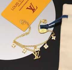 6725- Браслет LV с подвесками из латуни в позолоте lux