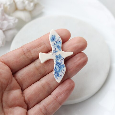 Подвеска Птица голубь, белый с синей росписью, L 50*30 мм, S032